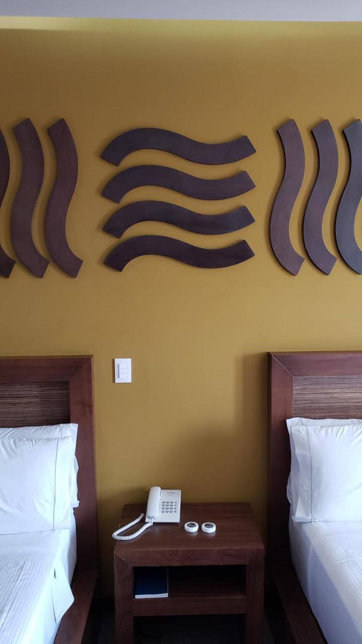 Terrass Hotel Zamora Zamora de Hidalgo Buitenkant foto
